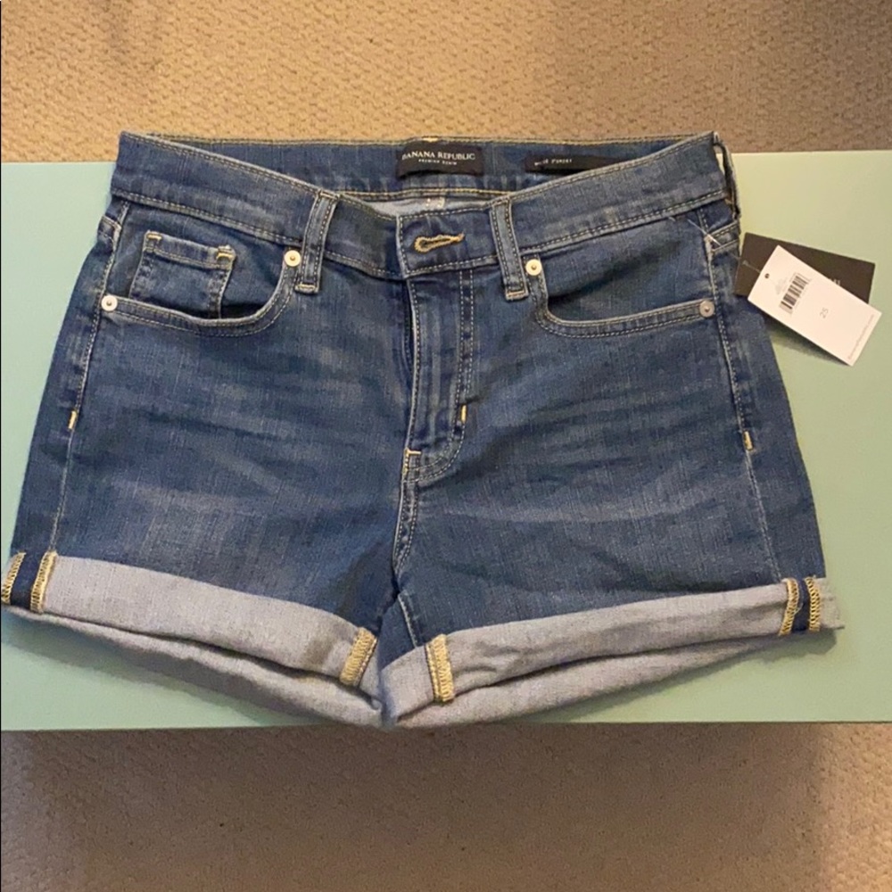 NEW Banana Republic 3” mid-rise shorts, 25